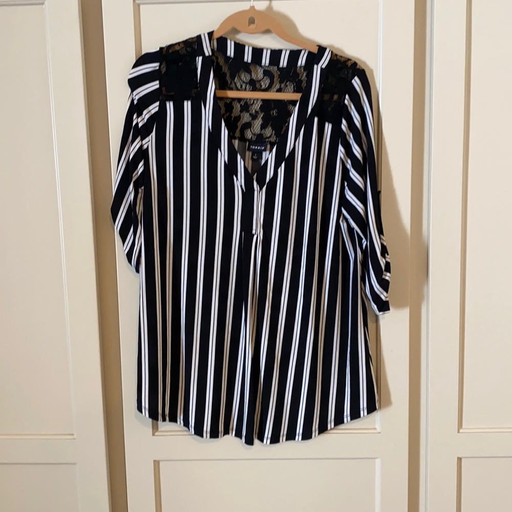 Ivory and black lace torrid top